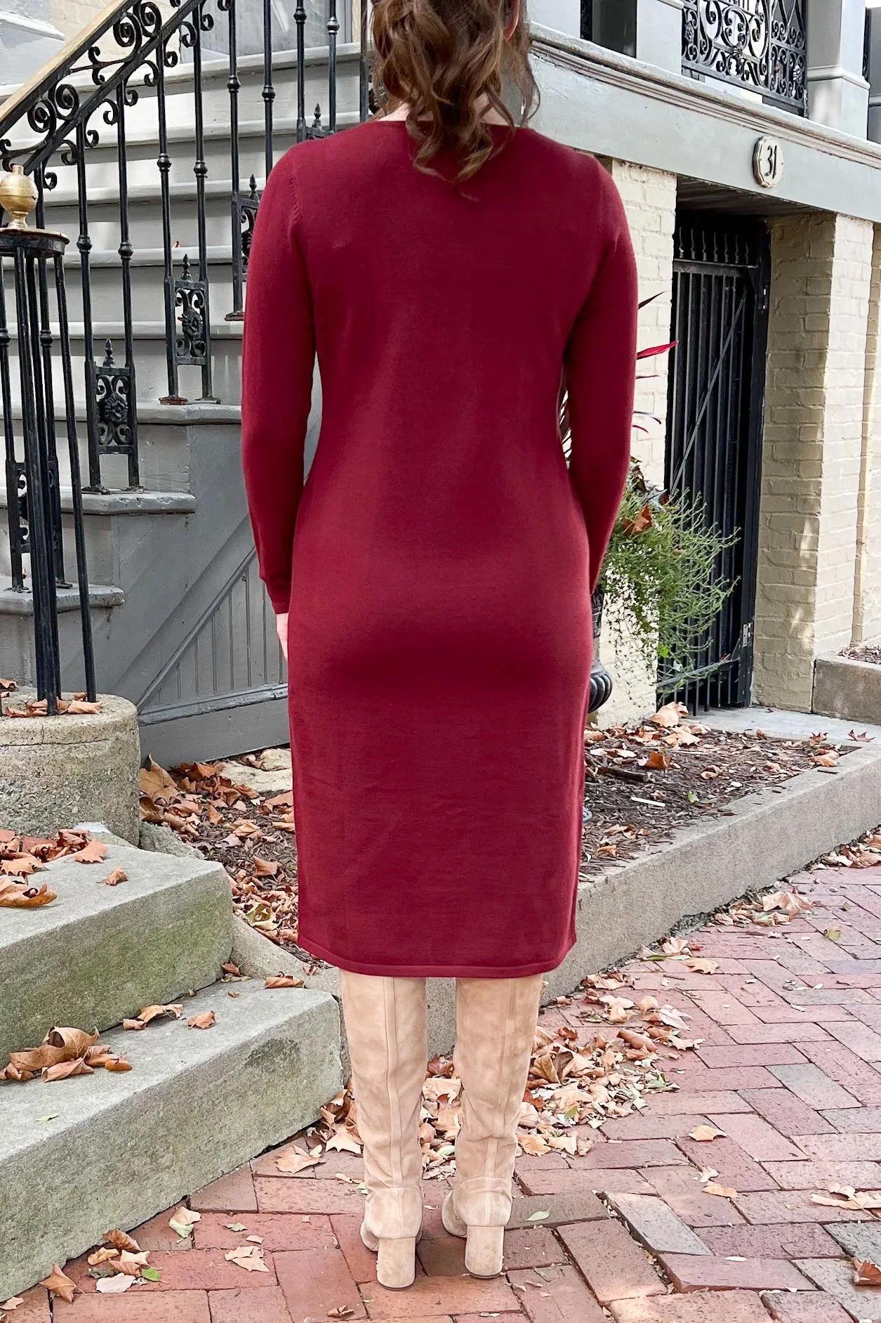 THE QUINN EVERYDAY SCOOP NECK SWEATER DRESS IN BURGUNDY